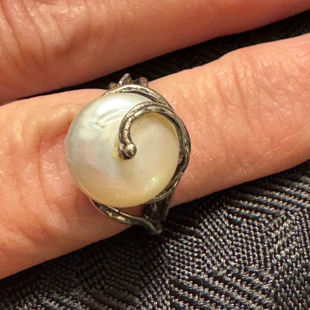 Elegant Sterling Silver Pearl Ring (size 6)